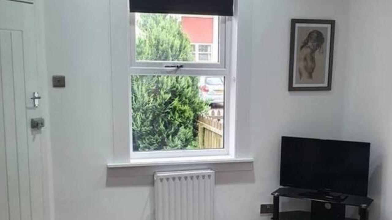 Charming 1-Bed Apartment In Peebles Eksteriør billede