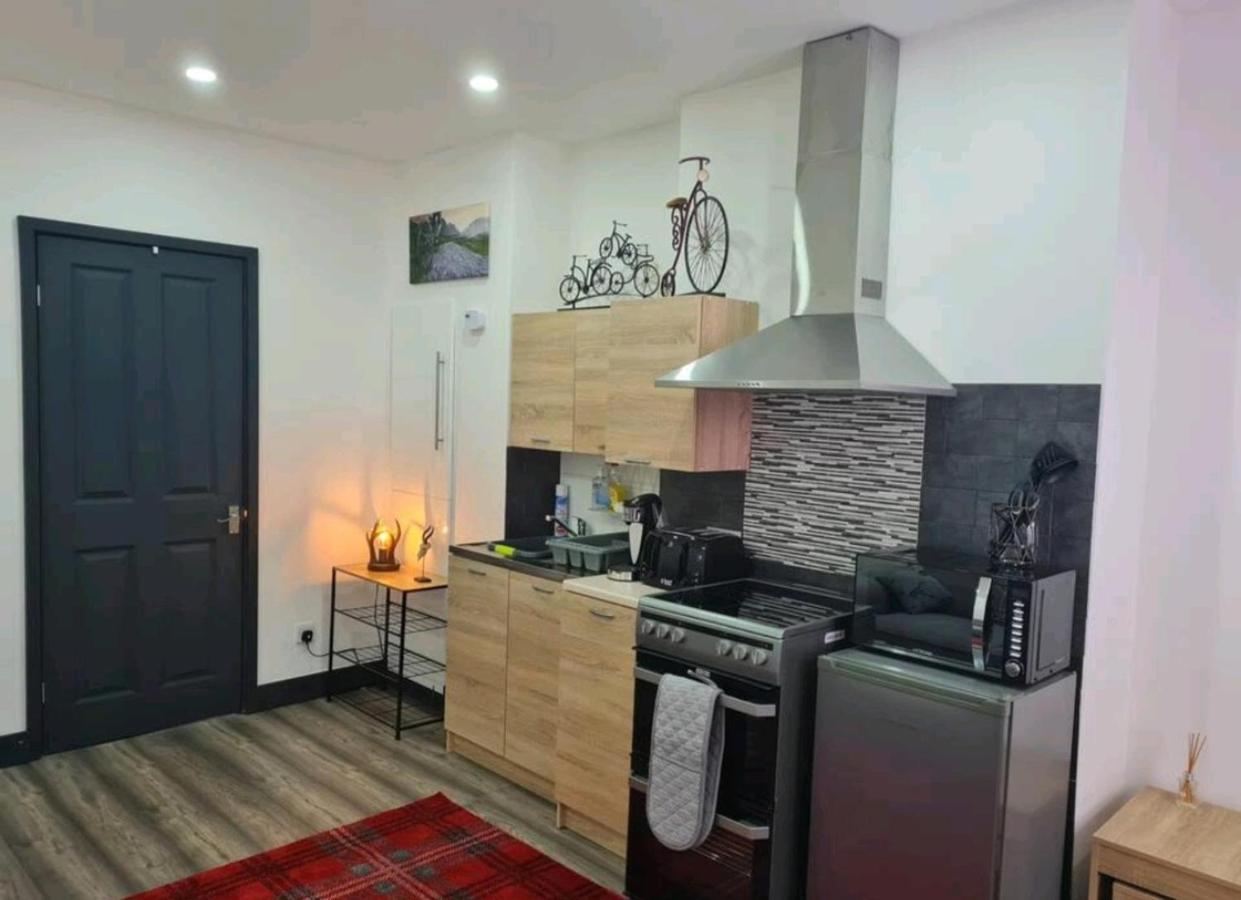 Charming 1-Bed Apartment In Peebles Eksteriør billede